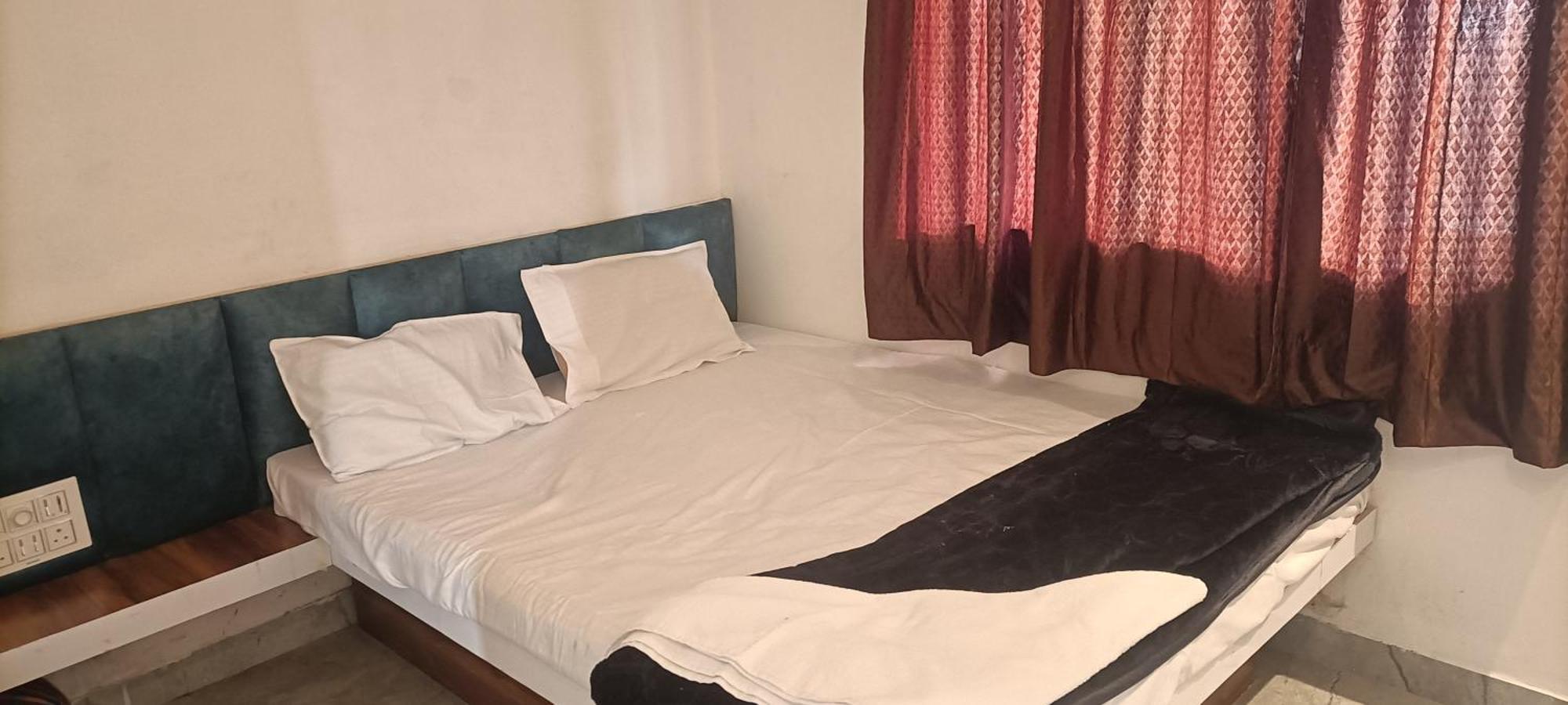 Maharaja Guest House Nashikkar Akalkot 外观 照片