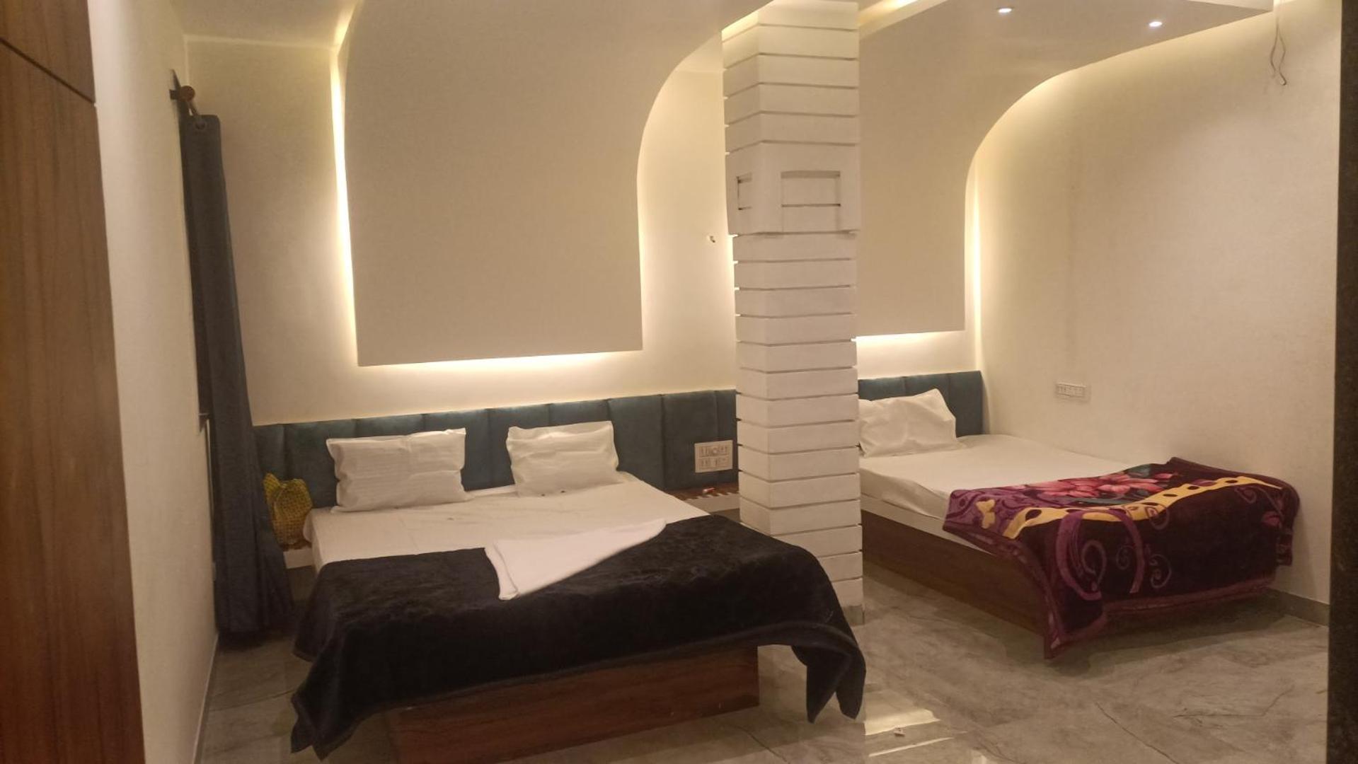 Maharaja Guest House Nashikkar Akalkot 外观 照片