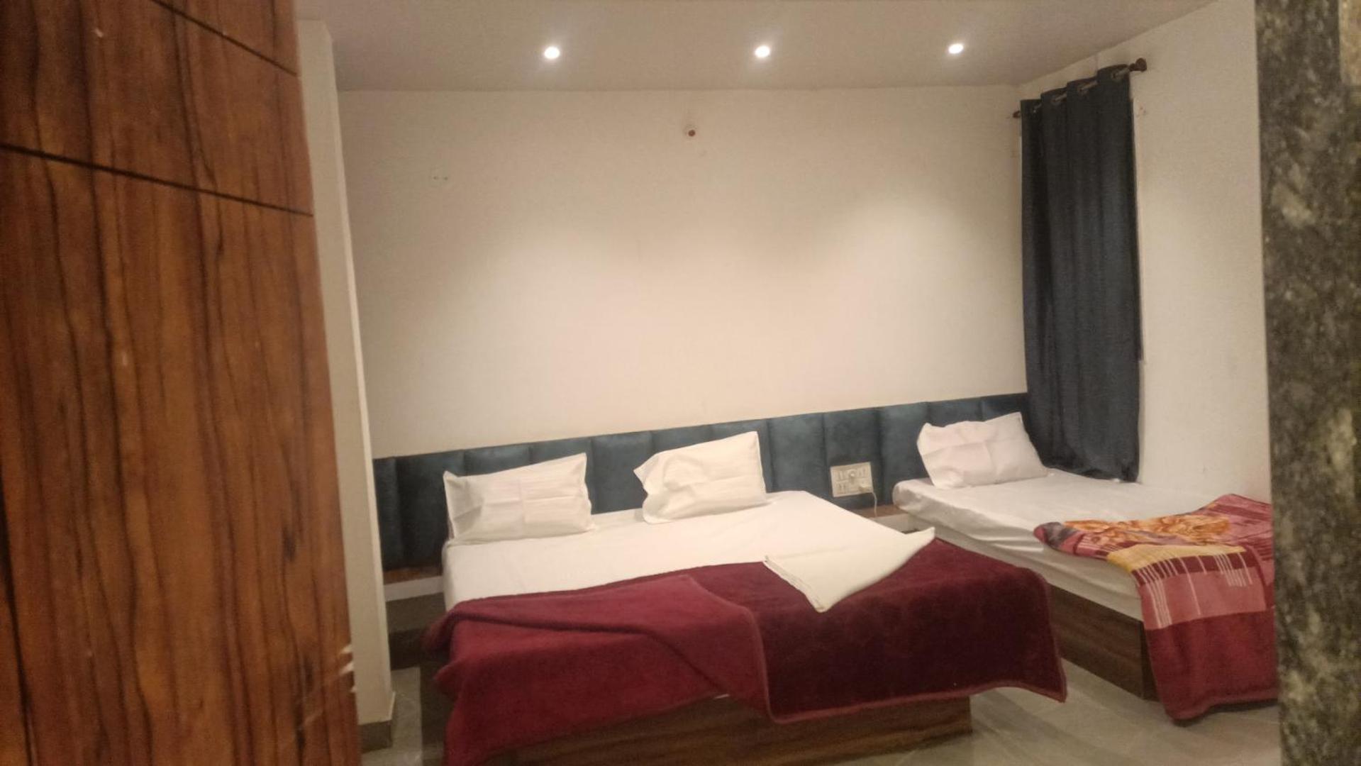 Maharaja Guest House Nashikkar Akalkot 外观 照片